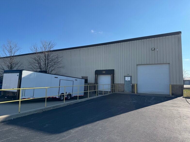 1400 Commerce Pky, Franklin, IN à vendre - Photo du bâtiment - Image 3 de 4