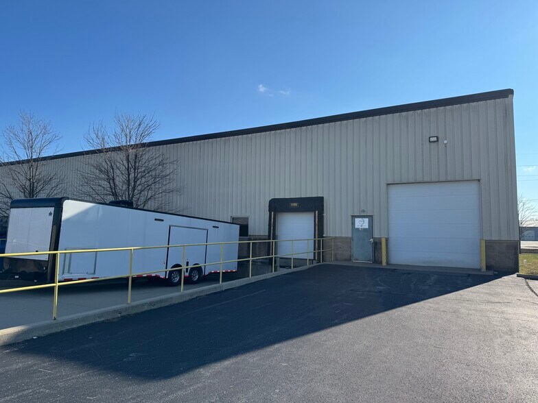 1400 Commerce Pky, Franklin, IN à louer - Photo du bâtiment - Image 3 de 4