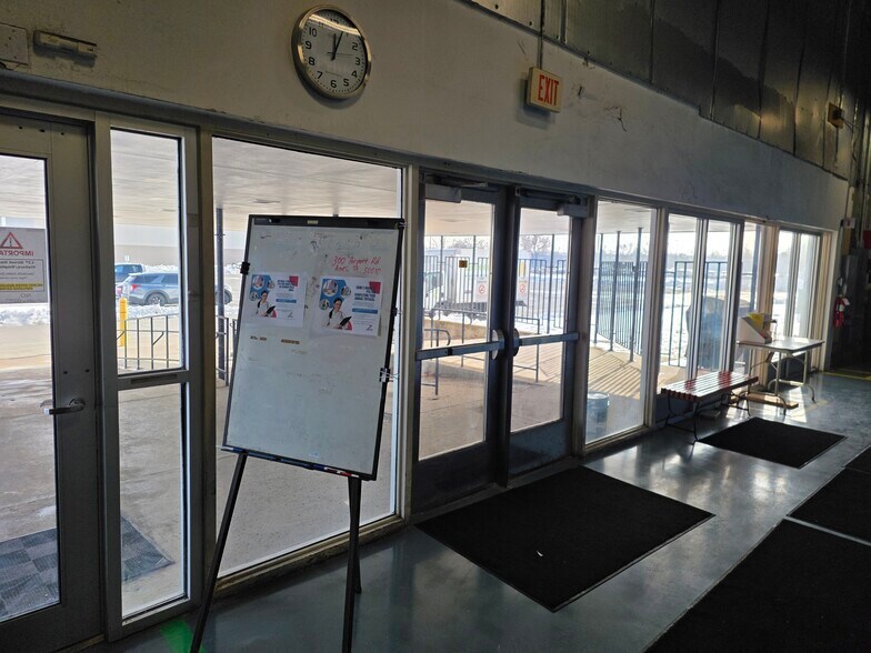 300 Airport Rd, Ames, IA à vendre - Photo intérieure - Image 3 de 38