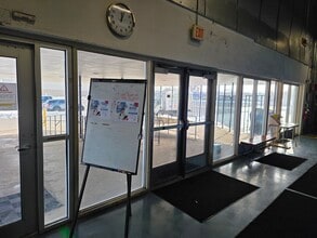 300 Airport Rd, Ames, IA à vendre Photo intérieure- Image 2 de 28