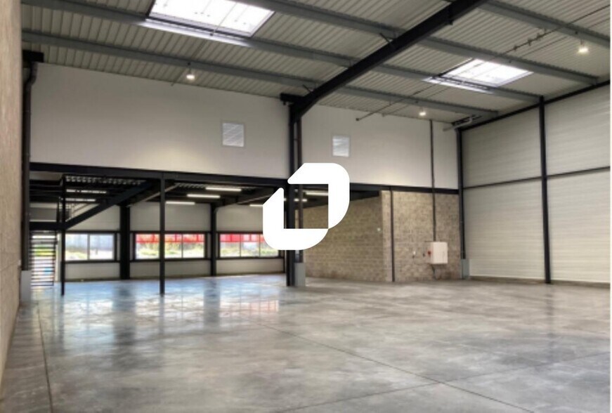 Industriel dans Marignane à vendre - Photo du bâtiment - Image 2 de 15