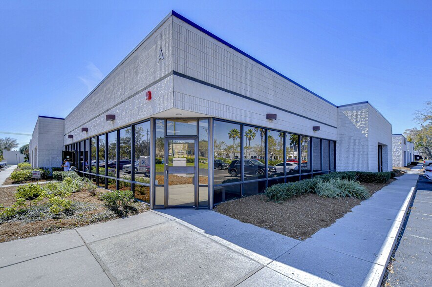 10770 N 46th, Tampa, FL à louer - Photo du bâtiment - Image 3 de 21