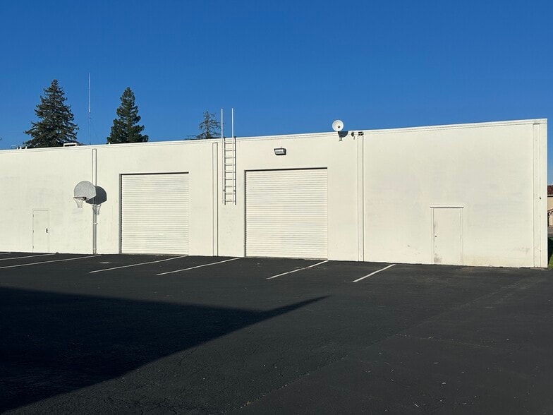 11290 Trade Center Dr, Rancho Cordova, CA for lease - Building Photo - Image 3 of 11