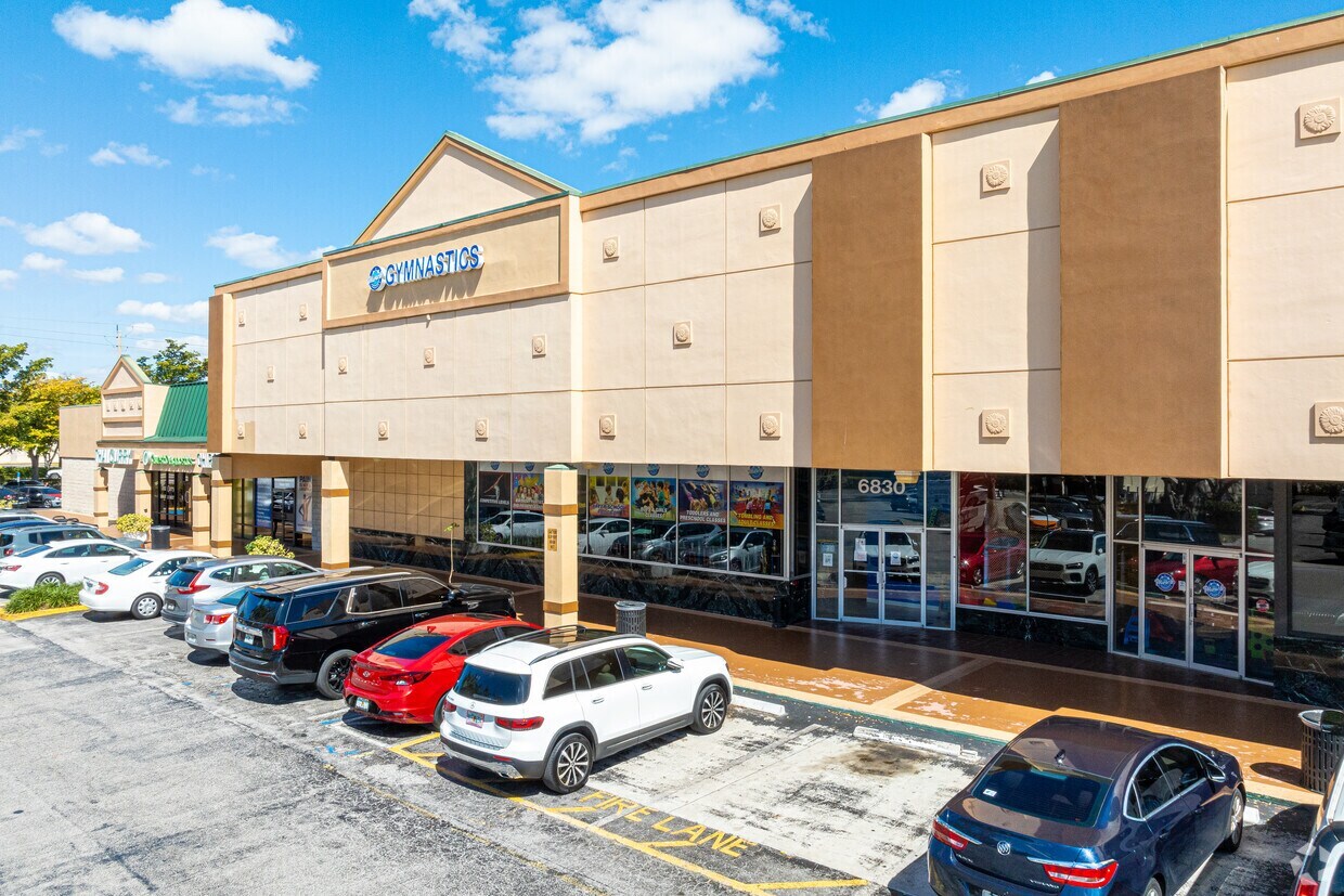 6702-6900 N University Dr, Tamarac, FL for lease Interior Photo- Image 1 of 6