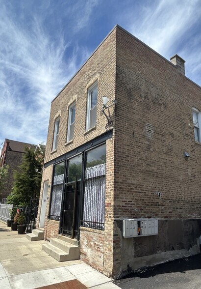 1616 W 18th Pl, Chicago, IL à louer - Photo du bâtiment - Image 3 de 10