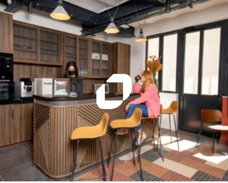 Bureau dans Saint-Ouen-sur-Seine à louer - Photo du bâtiment - Image 2 de 7