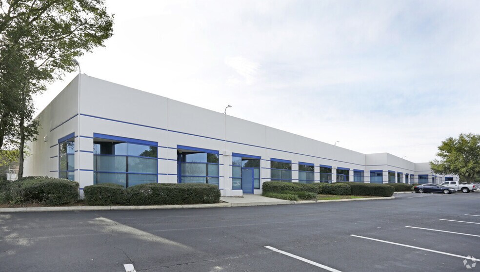 6600 Youngerman Cir, Jacksonville, FL à louer - Photo du bâtiment - Image 2 de 17