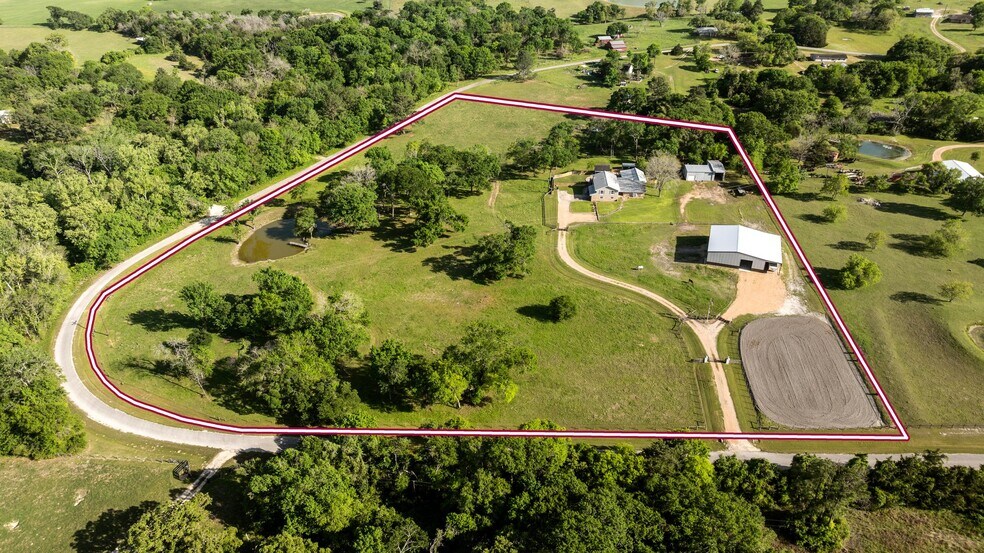 2355 Jackson League Cir, Brenham, TX à vendre - Photo du bâtiment - Image 1 de 87