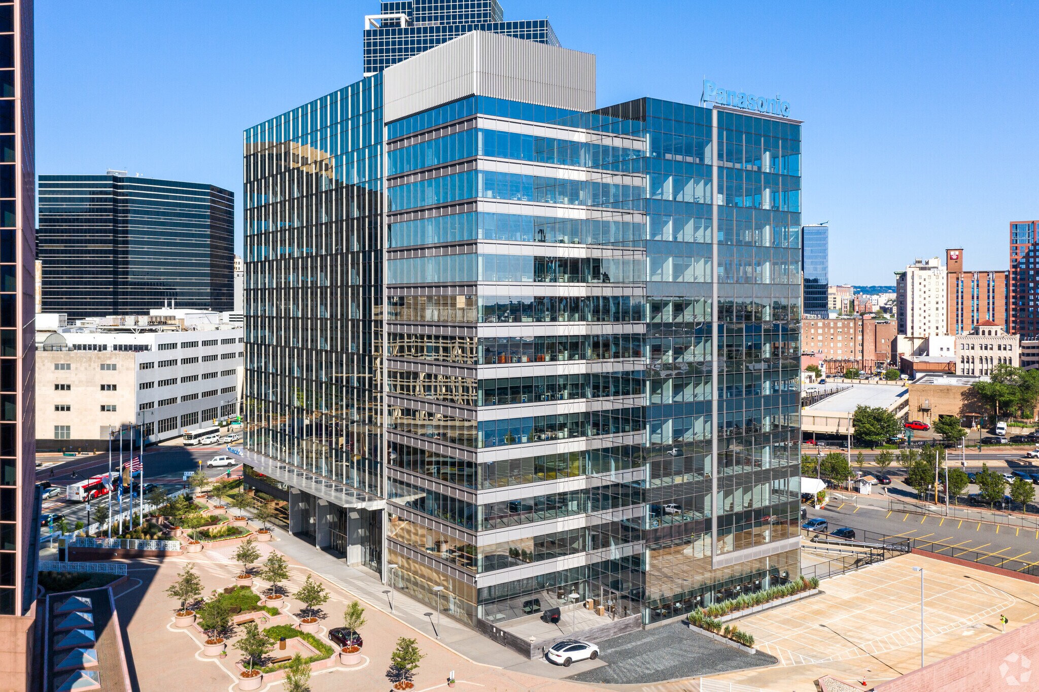 2 Riverfront Plz, Newark, NJ for lease Primary Photo- Image 1 of 20