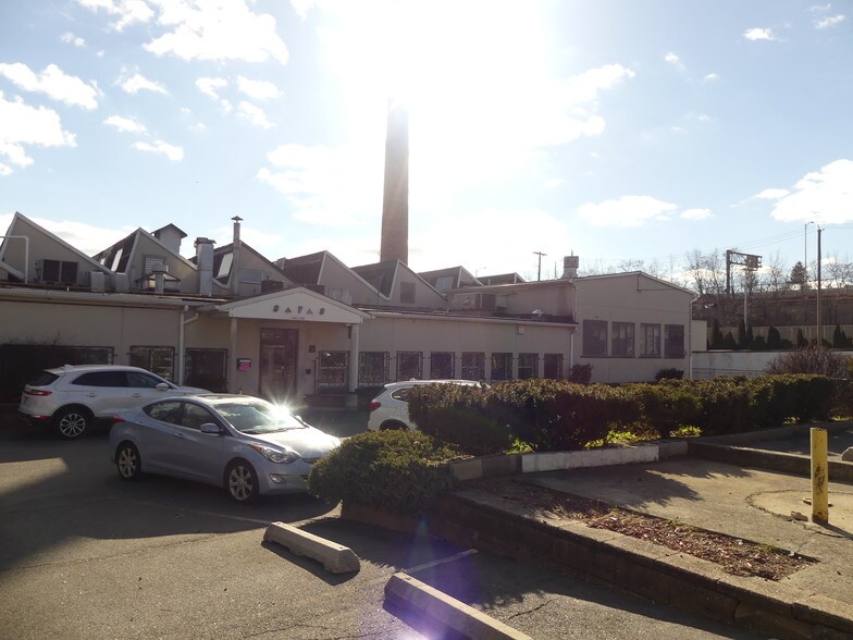 2-14 Ackerman Ave, Clifton, NJ à louer - Photo du bâtiment - Image 2 de 5