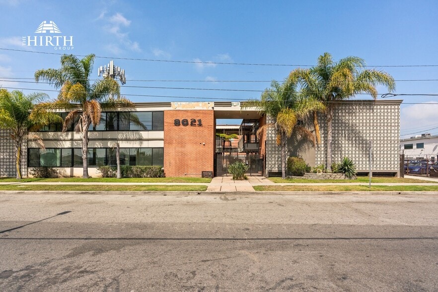 8621 Bellanca Ave, Los Angeles, CA for lease - Building Photo - Image 1 of 32