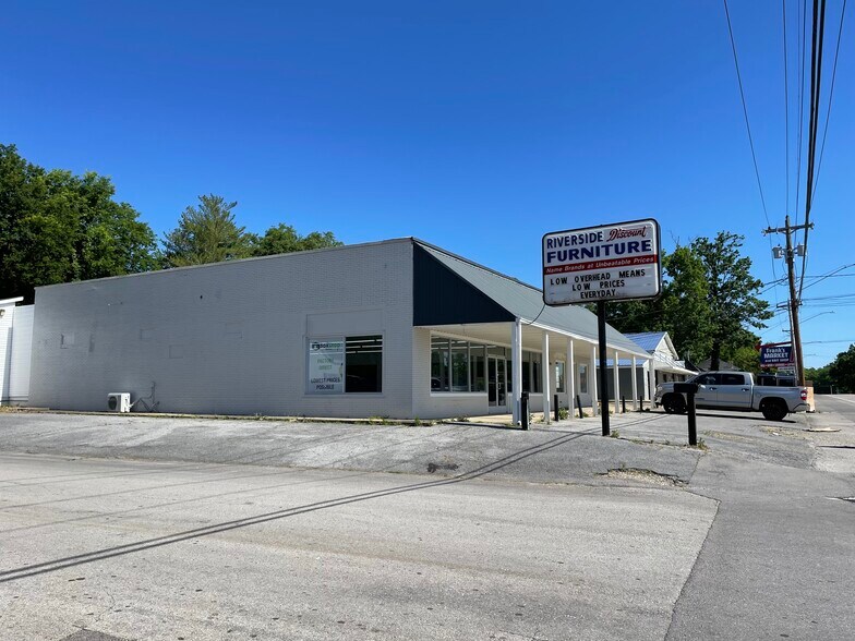 901 Riverside Dr, Columbia, TN à louer - Photo du bâtiment - Image 3 de 18