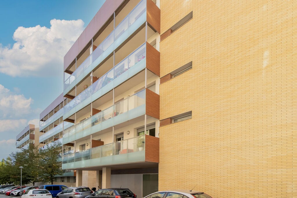Immeuble residentiel dans Vic, Barcelona à vendre Photo du bâtiment- Image 1 de 4