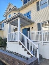 208 Maple Ave, Red Bank, NJ à louer Photo intérieure- Image 1 de 10