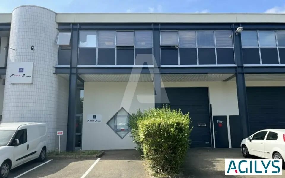 Flex in Élancourt for lease Building Photo- Image 1 of 10