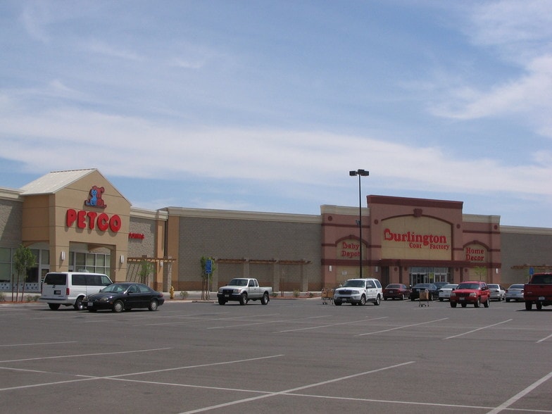 520-580 E Danenberg Dr, El Centro, CA for lease - Primary Photo - Image 1 of 4