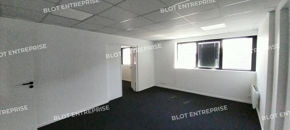 Office in Guipavas for lease - Interior Photo - Image 2 of 10