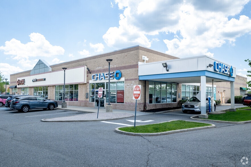 116 Veterans Memorial Hwy, Commack, NY à louer - Photo principale - Image 1 de 4