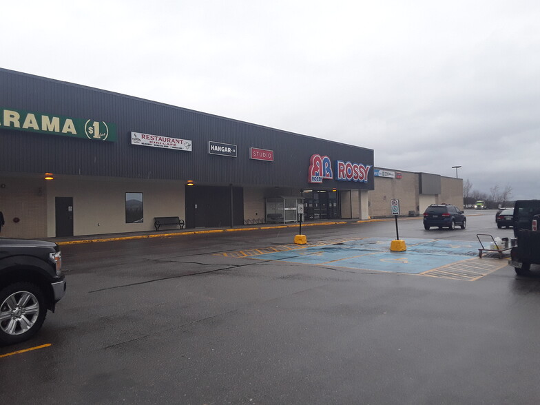 300 Boul La Salle, Baie-comeau, QC for lease - Building Photo - Image 3 of 3