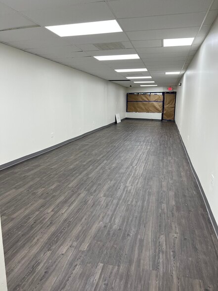 321-335 Maple St, Perth Amboy, NJ for lease - Interior Photo - Image 3 of 8