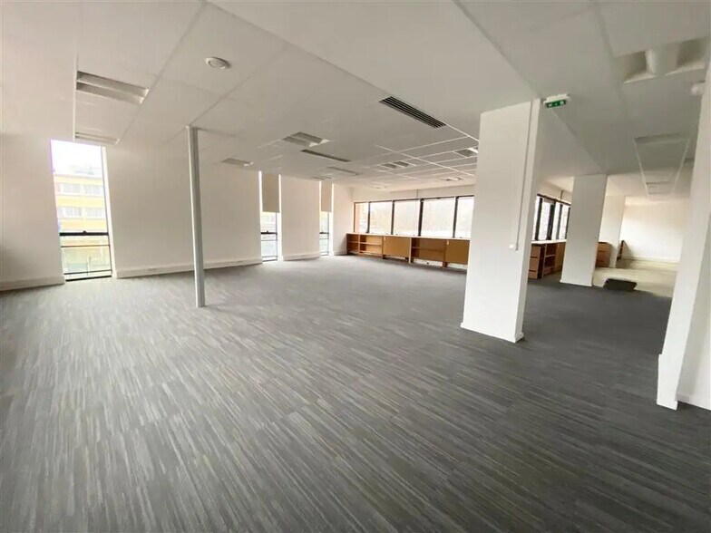 Bureau dans Ivry-sur-Seine à louer - Photo du bâtiment - Image 2 de 9