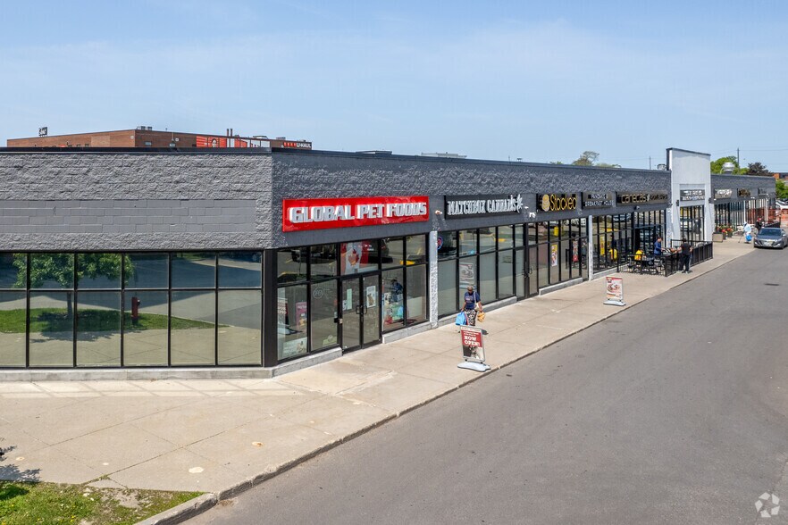 605 Rogers Rd, Toronto, ON à vendre - Photo principale - Image 1 de 1