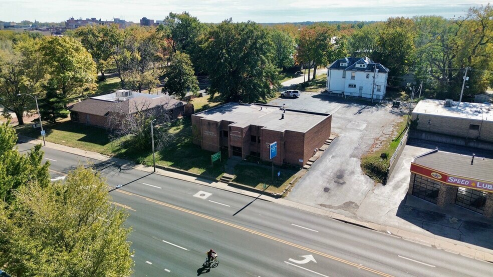 535 W Eldorado St, Decatur, IL à vendre - Photo du bâtiment - Image 3 de 11