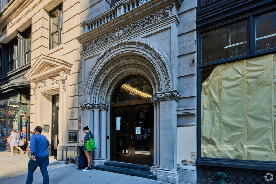 85 Fifth Ave, New York, NY à louer - Photo du bâtiment - Image 2 de 8