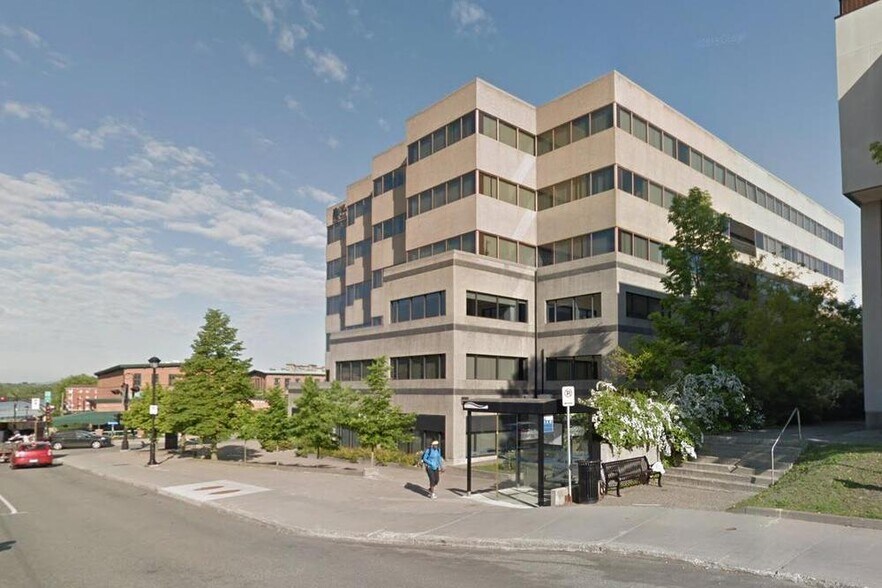 455 St King, Sherbrooke, QC à louer - Photo du bâtiment - Image 1 de 19