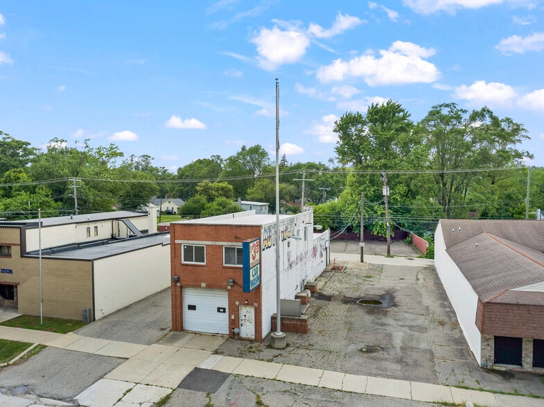 25120 5 Mile Rd, Redford, MI for sale - Building Photo - Image 2 of 5
