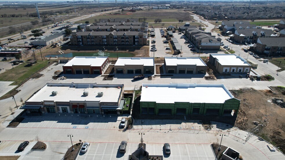 513 Justin Ln, Justin, TX à vendre - Photo du bâtiment - Image 2 de 6