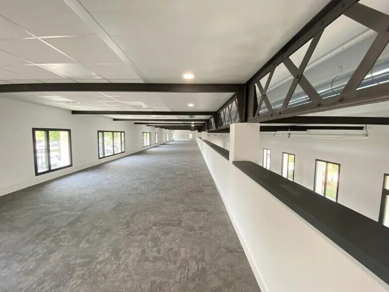 Bureau dans Vénissieux à vendre - Photo du bâtiment - Image 3 de 9