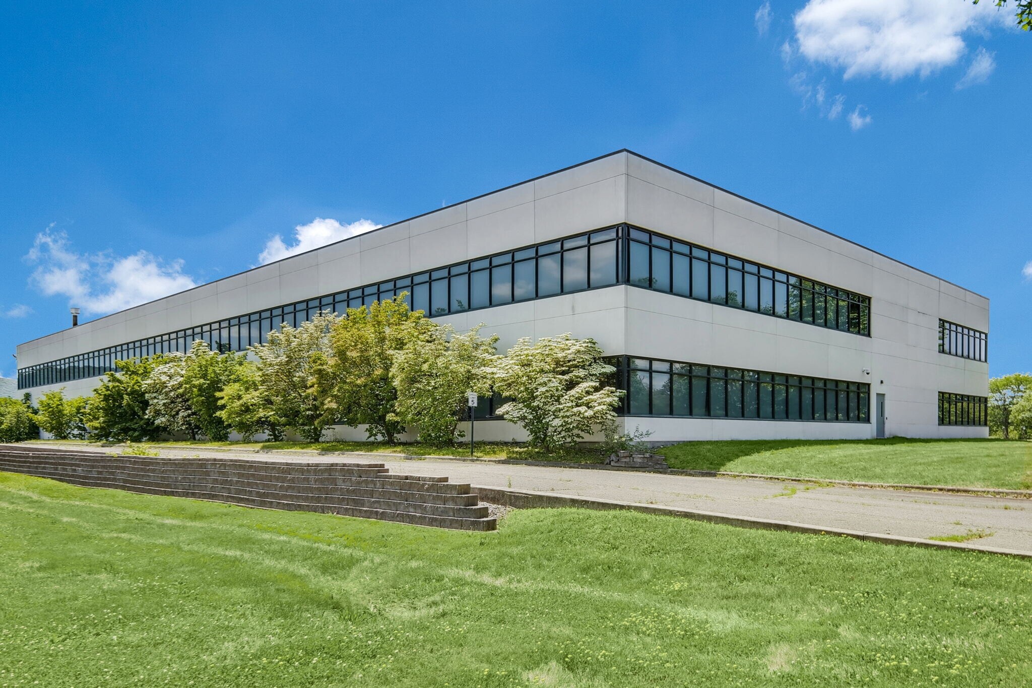 326 Daniel Zenker Dr, Horseheads, NY à vendre Photo du bâtiment- Image 1 de 20