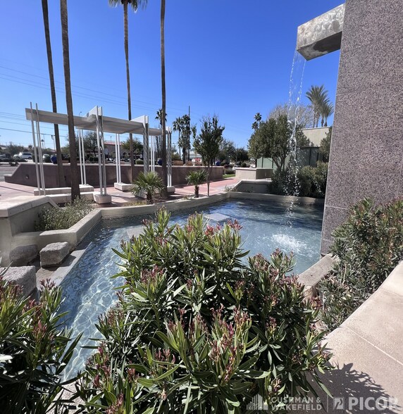 5151 E Broadway Blvd, Tucson, AZ à louer - Photo du bâtiment - Image 2 de 7