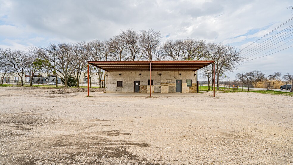 5985 Stacy Ln, Weatherford, TX for lease - Building Photo - Image 2 of 17