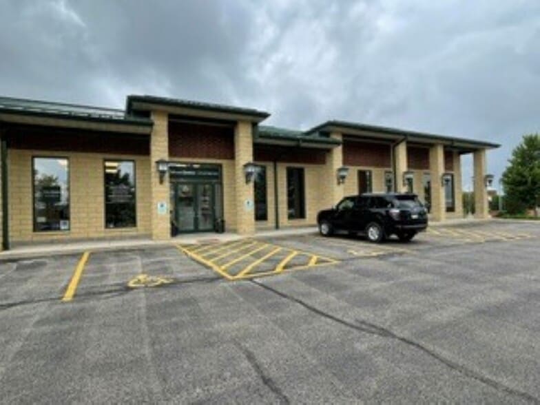 2128 Midlands Ct, Sycamore, IL for lease - Interior Photo - Image 2 of 7