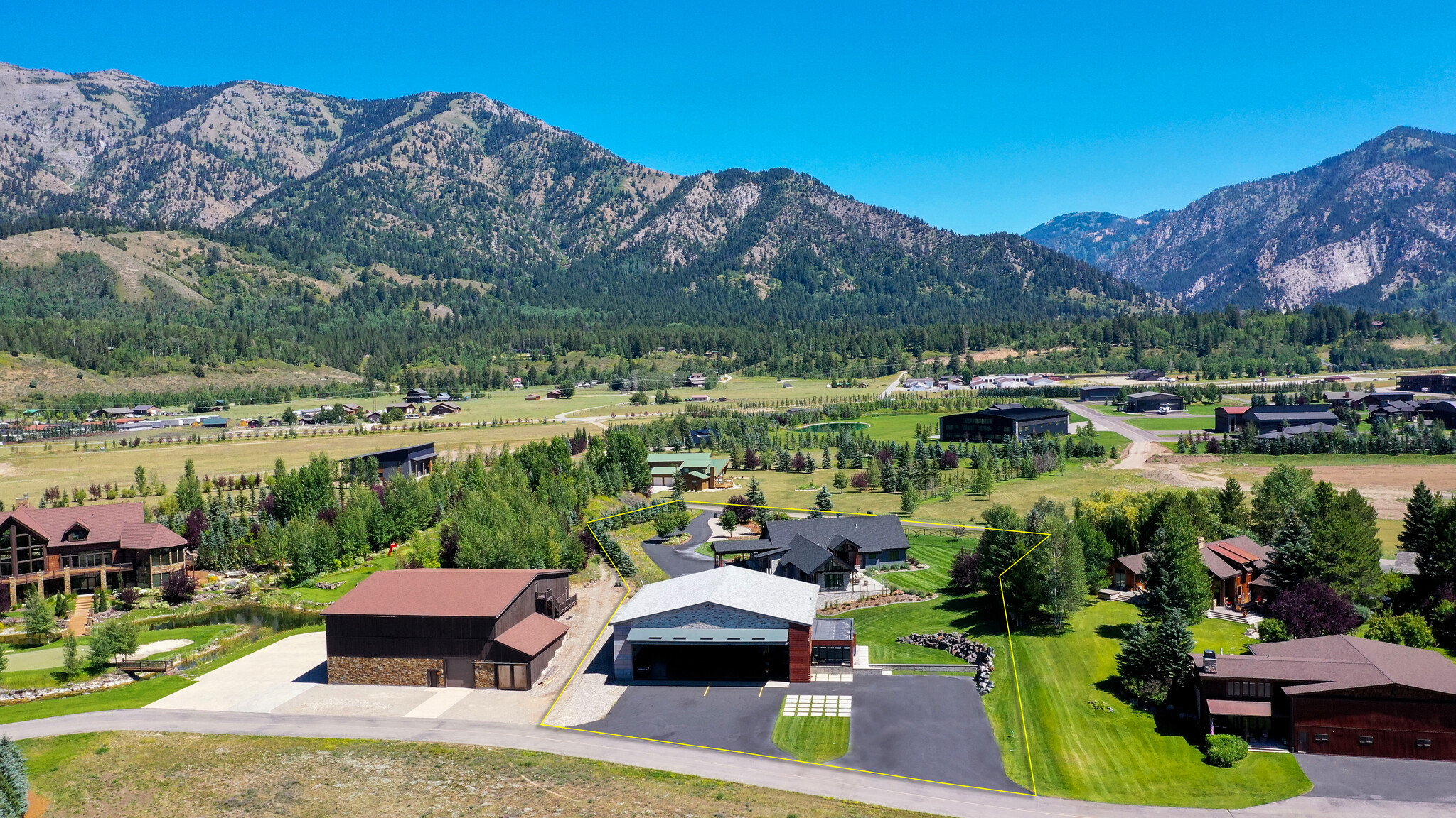 872 Alpine Village Loop, Alpine, WY à vendre Photo principale- Image 1 de 36