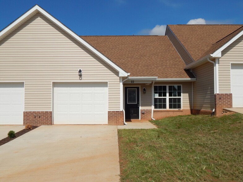 22 Hunters Valley Ln, Rocky Mount, VA à vendre - Photo principale - Image 1 de 1