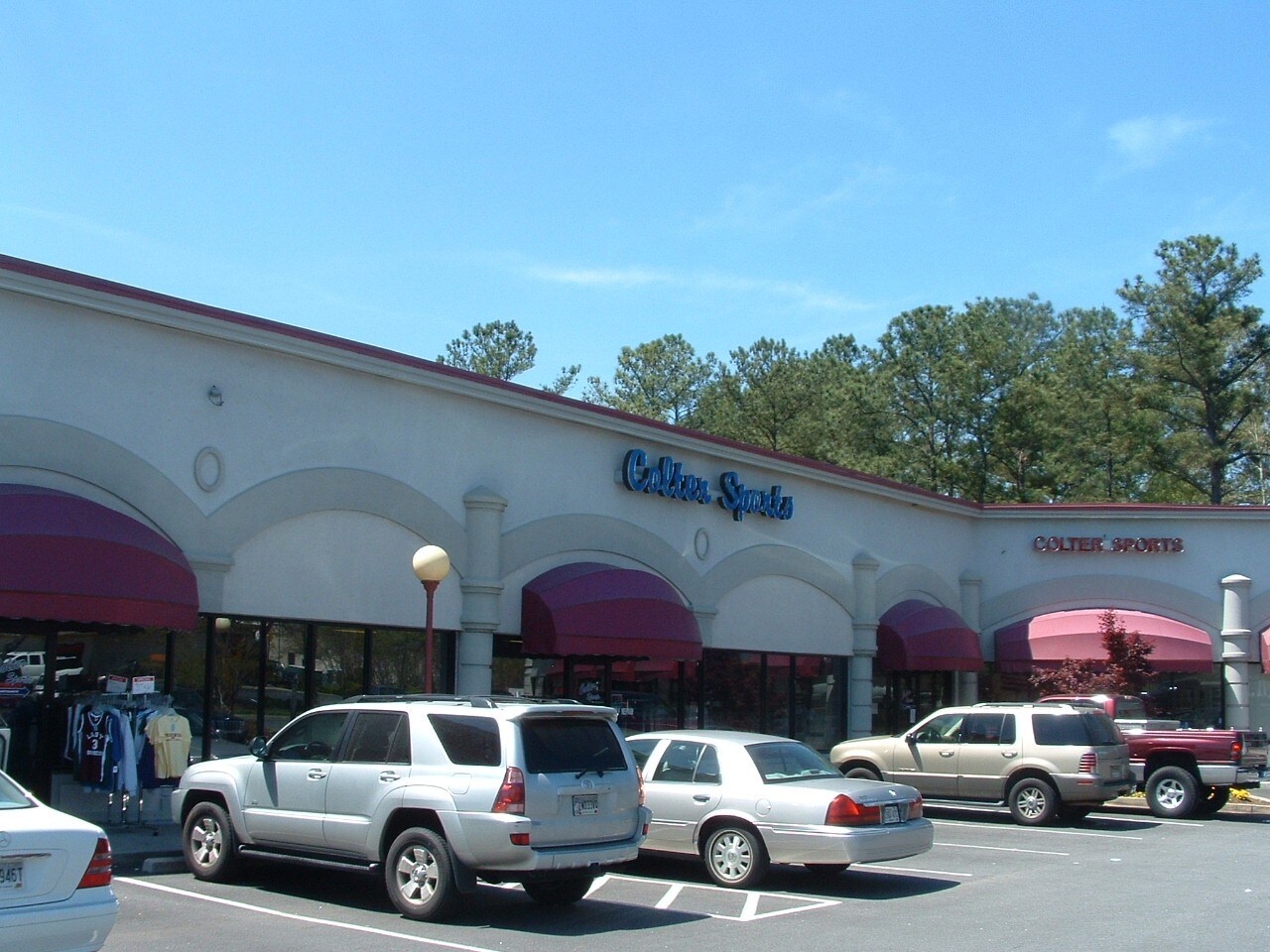 3035 Five Forks Trickum Rd SW, Lilburn, GA à louer Photo du bâtiment- Image 1 de 2