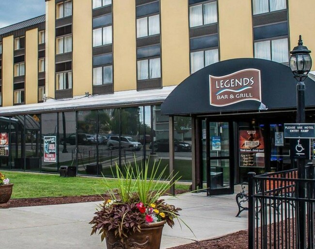 Plus de détails pour 240 Rainbow Blvd, Niagara Falls, NY - Services hôteliers à vendre