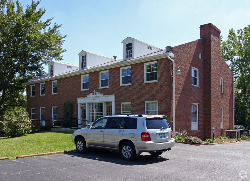 206 W Argonne Dr, Kirkwood, MO for lease - Building Photo - Image 2 of 4