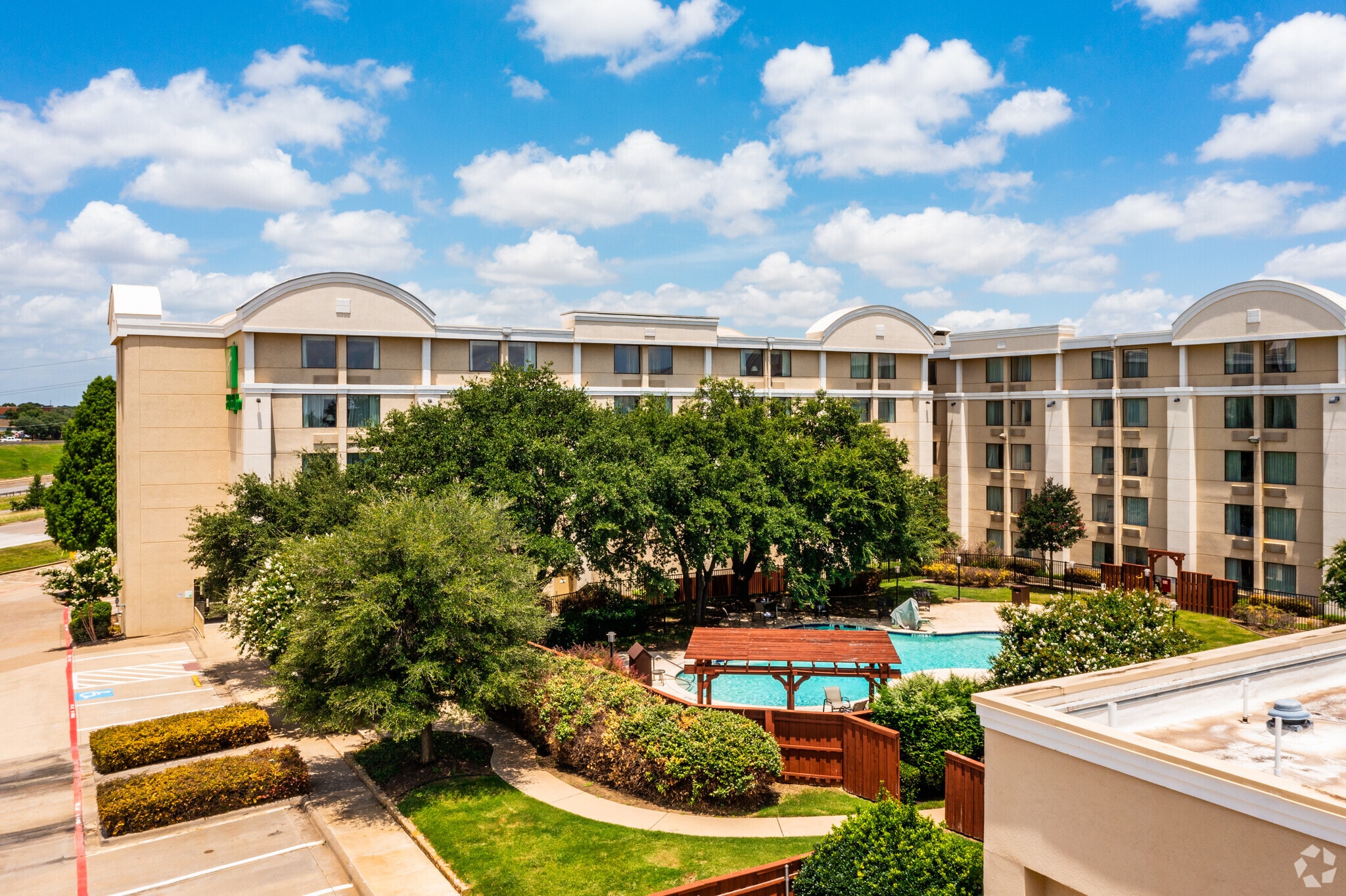 3005 Airport Fwy, Bedford, TX for lease Building Photo- Image 1 of 2