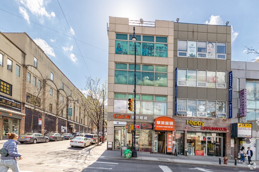 3660 Main St, Flushing, NY à louer - Photo du bâtiment - Image 3 de 4