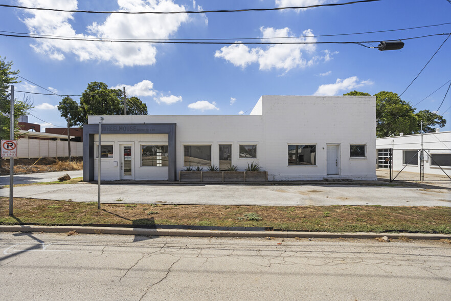 1717 White Settlement Rd, Fort Worth, TX for lease - Building Photo - Image 1 of 34