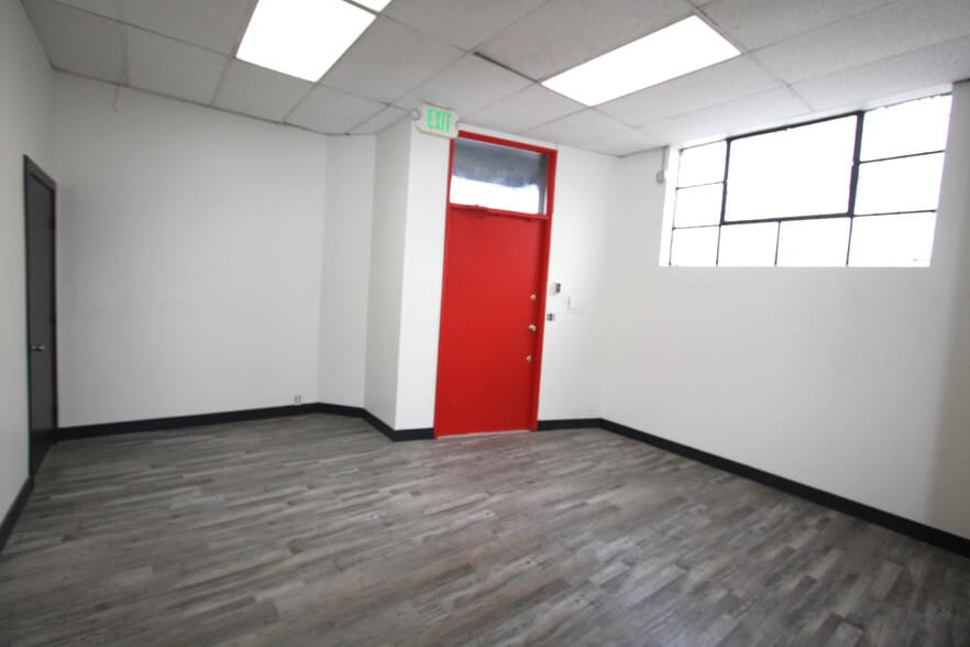 160 W 33rd St, Los Angeles, CA for lease - Building Photo - Image 3 of 17