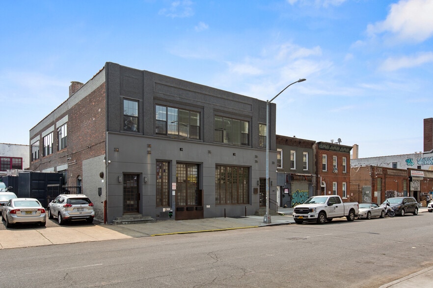 36-11 33rd St, Astoria, NY for lease - Building Photo - Image 3 of 9