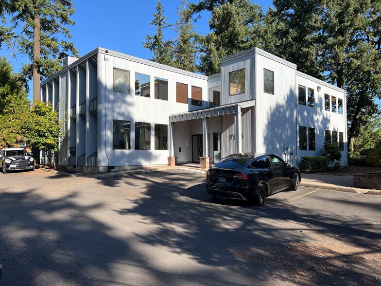 Varns Corner portefeuille de 2 propriétés à vendre sur LoopNet.ca - Photo du bâtiment - Image 2 de 14