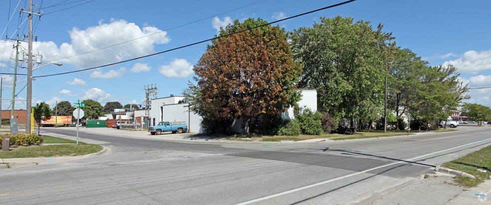 170 Commercial Ave, Ajax, ON à louer - Photo du bâtiment - Image 2 de 6