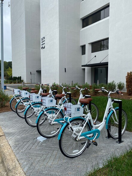 2115 Rexford Rd, Charlotte, NC à louer - Photo du bâtiment - Image 3 de 12