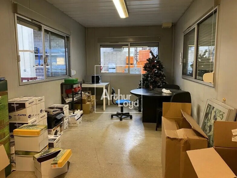 Flex in Moissy-Cramayel for lease - Interior Photo - Image 3 of 7